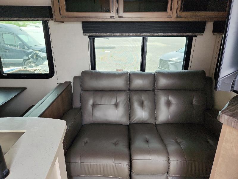 2022 Venture Recreational vehicle (rv) VIN 4EZT13427N8081285 COPART salvage auction — MINOR DENT/SCRATCHES, On - Permit No Brand - Unfit (P), sold $6,900 on 2026-07-09 (photo 5)