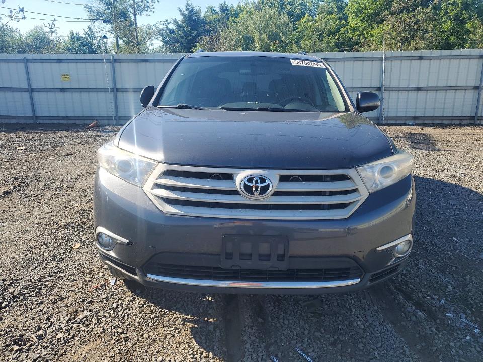 2013 Toyota VIN 5TDDK3EHXDS186256 COPART salvage auction — SIDE, NJ - CERT OF TITLE-SALVAGE, sold $5,700 on 2026-07-28 (photo 5)
