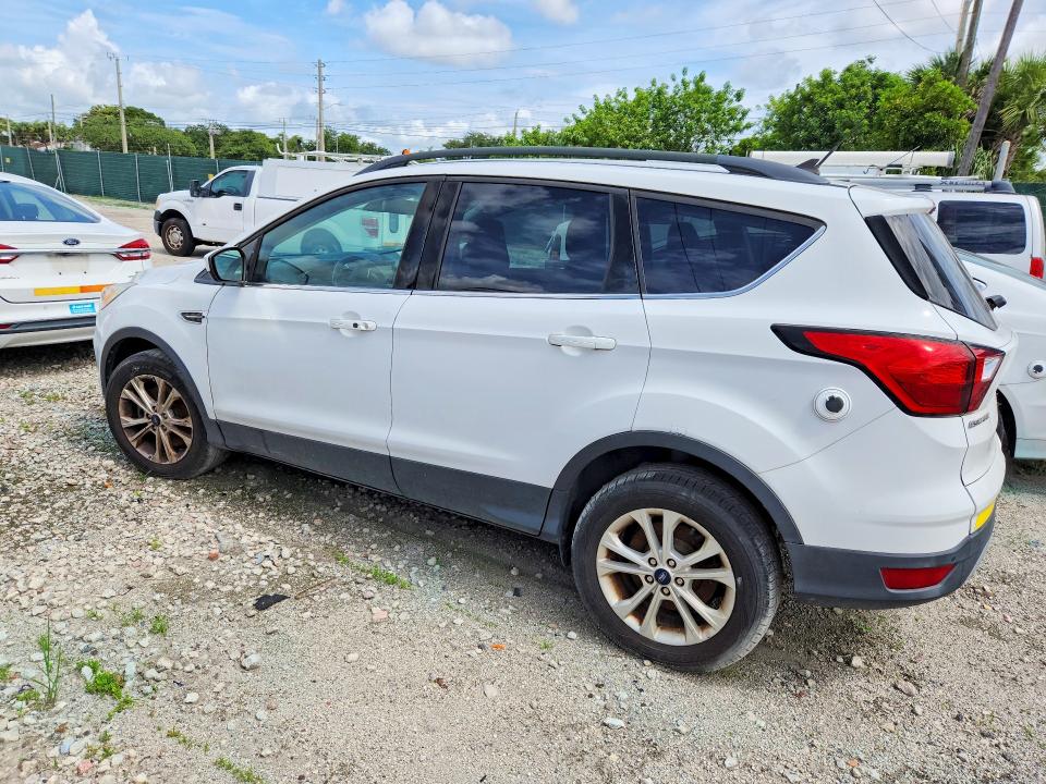 2019 Ford Escape VIN 1FMCU9HD0KUB14827 COPART salvage auction — MINOR DENT/SCRATCHES, Fl - Certificate Of Title, sold $2,050 on 2026-07-09 (photo 2)