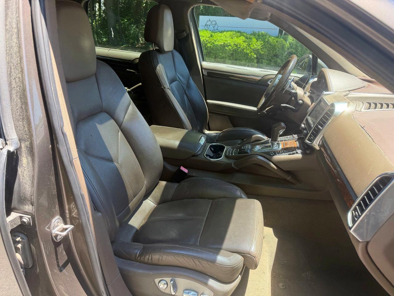 2012 Porsche Cayenne VIN WP1AE2A27CLA91108 COPART salvage auction — Minor Dent/Scratches, ME - DEALER ONLY CLEAN TITLE (P), sold $1,050 on 2026-07-02 (photo 5)