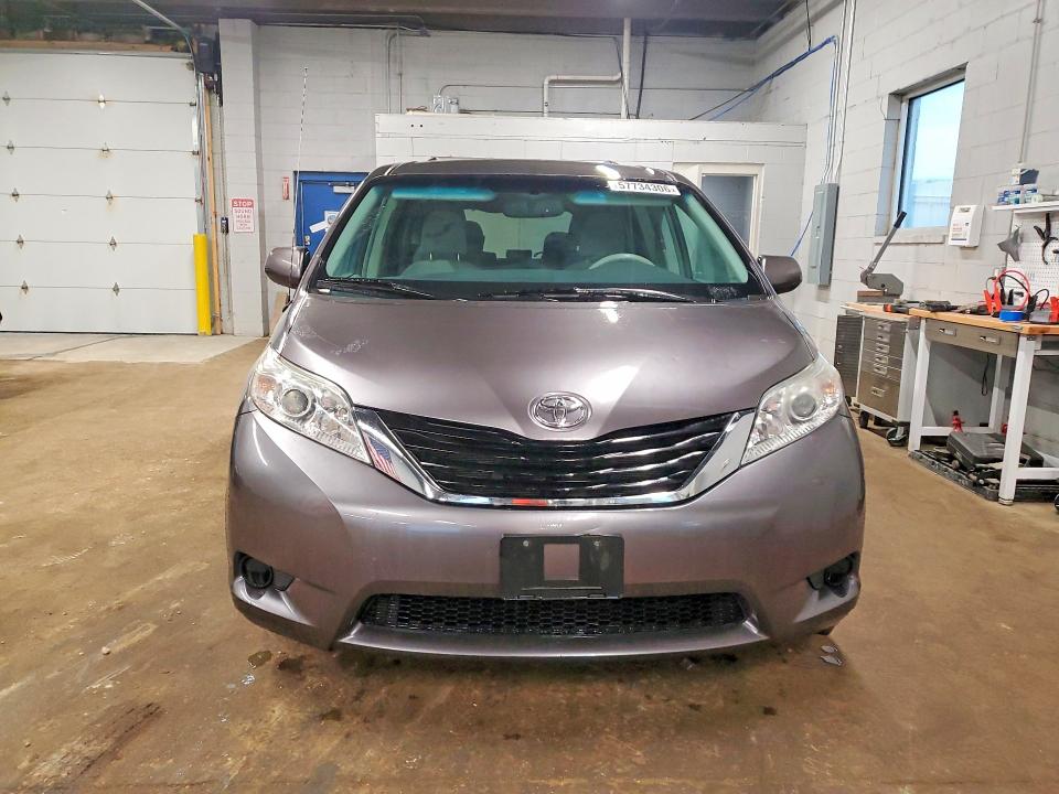 2013 Toyota Sienna VIN 5TDKK3DC3DS389762 COPART salvage auction — HAIL, Ia - Cert Of Title-Salvage Title, sold $200 on 2026-07-15 (photo 5)
