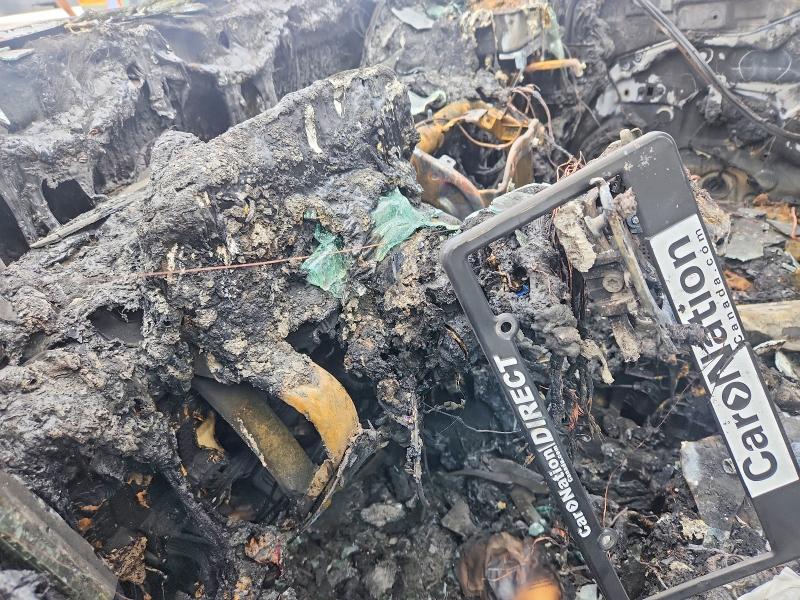2015 Kia Sorento VIN 5XYKTCA6XFG629255 COPART salvage auction — BURN, On - Permit Irrepairable, sold $400 on 2026-07-23 (photo 9)