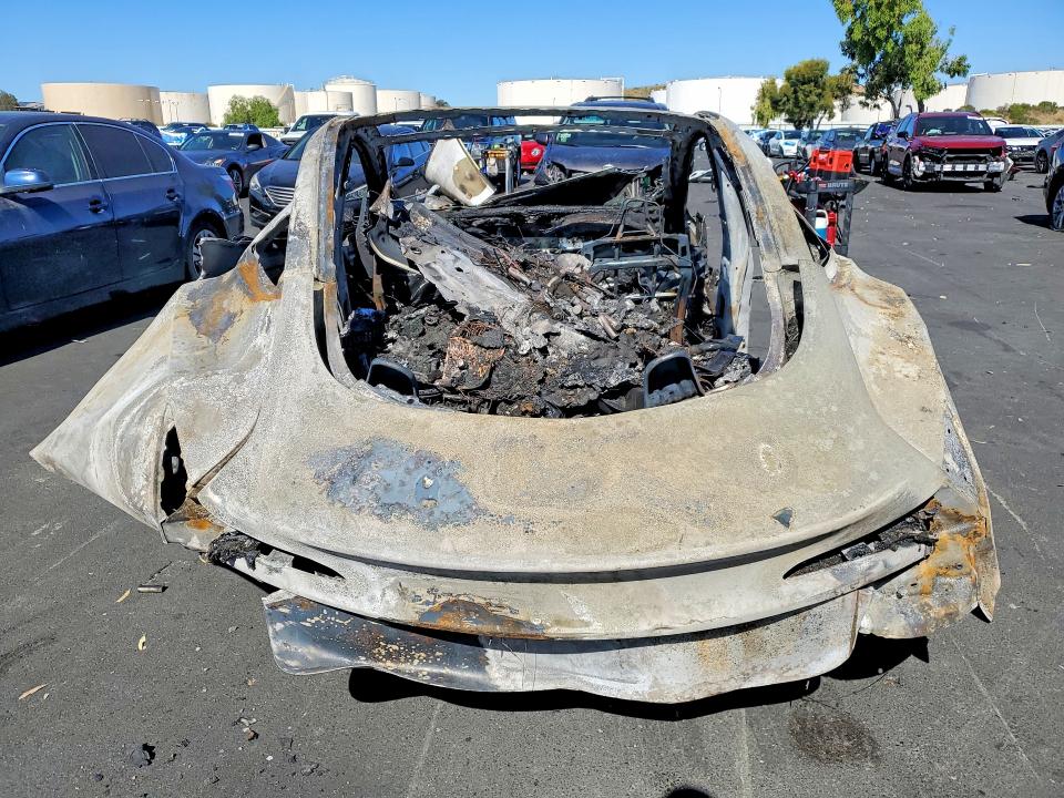 2025 Tesla Model 3 VIN 5YJ3E1ET1SF966501 COPART salvage auction — BURN, CA - NON-REPAIRABLE VEHICLE CERT, sold $150 on 2026-07-20 (photo 6)