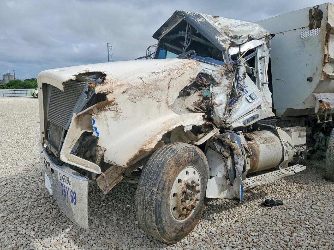 1995 Freightliner Conventional VIN 1FUYDZYB9SH597888 COPART salvage auction — Rollover, TX - SALVAGE VEHICLE TITLE (P), sold $4,550 on 2026-07-09 (photo 9)