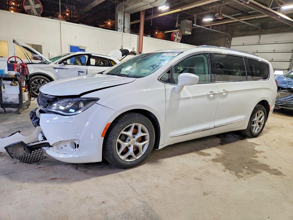 2017 Chrysler Pacifica VIN 2C4RC1EG8HR550929 COPART salvage auction — FRONT END, Mi - Certificate Of Title, sold $2,400 on 2026-07-09 (photo 1)
