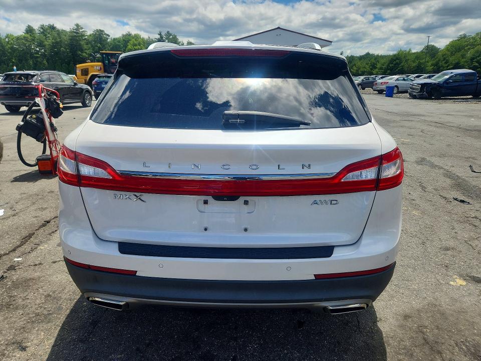 2018 Lincoln Mkx VIN 2LMPJ8LR8JBL19280 COPART salvage auction — WATER/FLOOD, Wv - Salvage Cert - Flood Damaged, sold $4,650 on 2026-07-02 (photo 6)