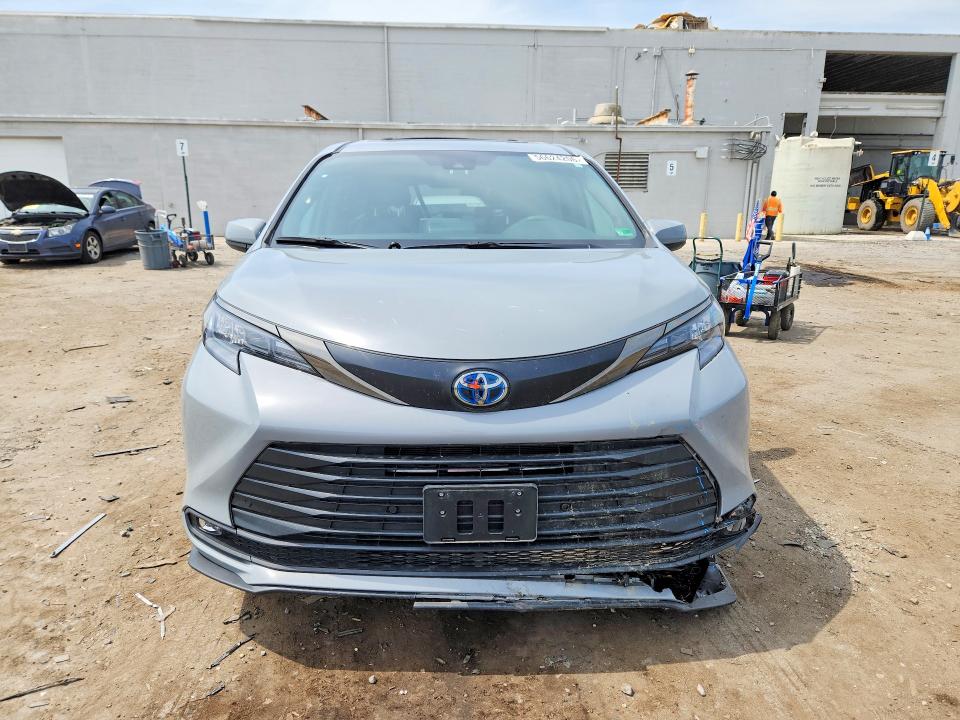 2024 Toyota Sienna VIN 5TDCSKFCXRS150096 COPART salvage auction — REAR END, Va - Cert Of Title - Salvage, sold $16,500 on 2026-07-29 (photo 5)