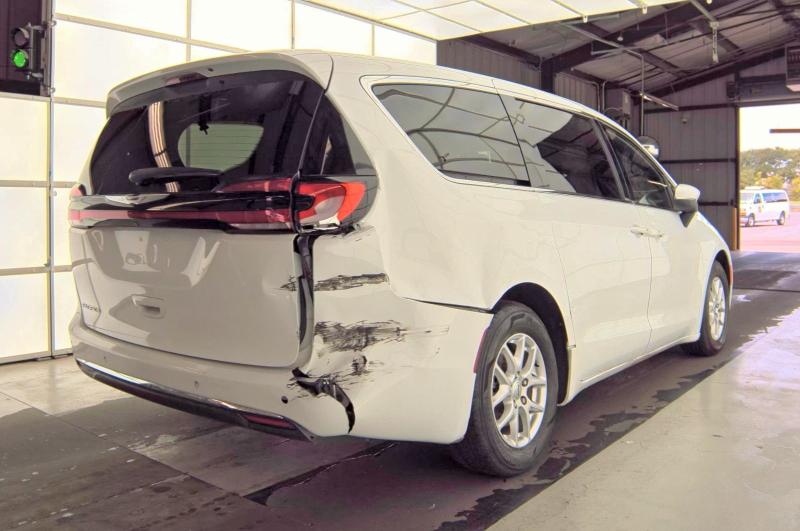 2023 Chrysler Pacifica VIN 2C4RC1FGXPR559578 COPART salvage auction — NORMAL WEAR, Tx - Certificate Of Title (P), sold $6,700 on 2026-07-09 (photo 4)