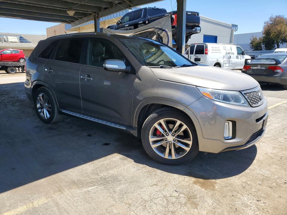 2015 Kia Sorento VIN 5XYKW4A71FG574538 COPART salvage auction — VANDALISM, Ca - Salvage Certificate, sold $1,300 on 2026-07-02 (photo 4)