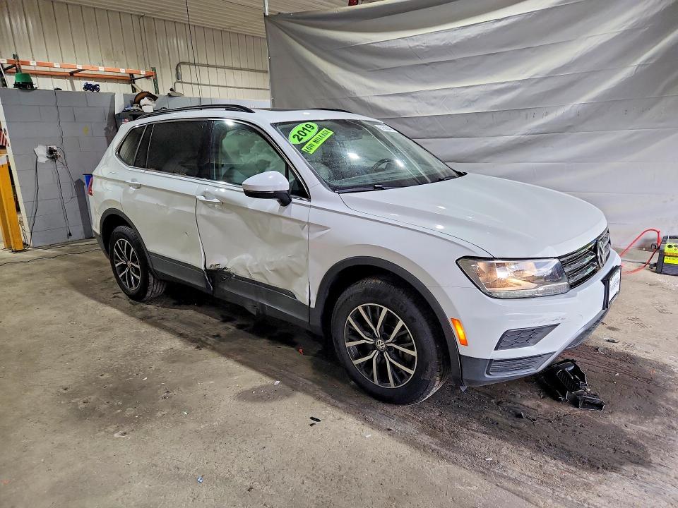 2019 Volkswagen VIN 3VV2B7AX3KM185671 COPART salvage auction — SIDE, Nh - Cert Of Title-Salvage, sold $4,000 on 2026-07-21 (photo 4)