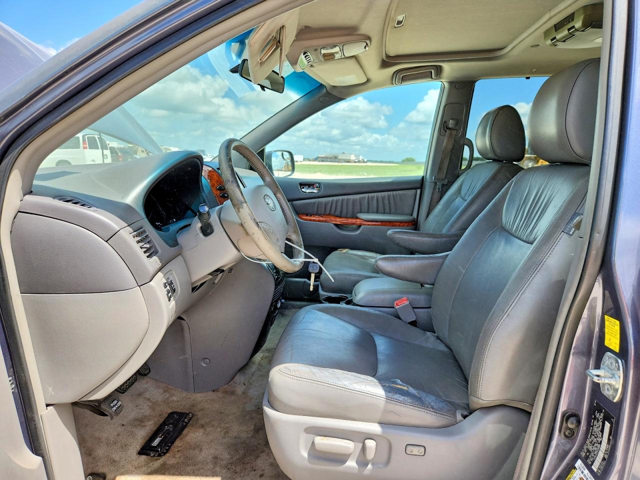 2010 Toyota Sienna VIN 5TDYK4CC5AS299994 COPART salvage auction — Rear End, TX - SALVAGE VEHICLE TITLE, sold $1,700 on 2026-07-09 (photo 7)
