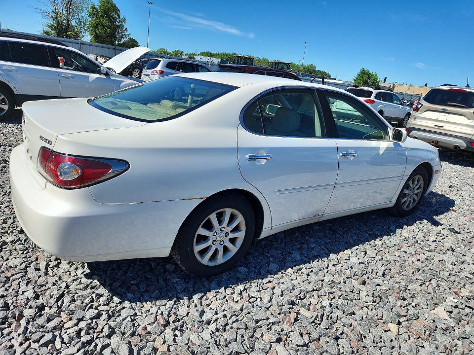 2003 Lexus Es 300 VIN JTHBF30G436020371 COPART salvage auction — MINOR DENT/SCRATCHES, Mt - Certificate Of Title, sold $3,200 on 2026-07-18 (photo 3)