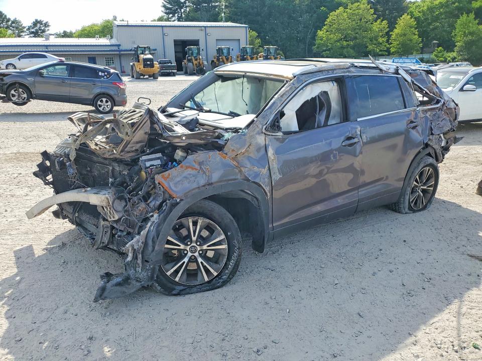 2016 Toyota Highlander VIN 5TDJKRFH2GS303773 COPART salvage auction — ROLLOVER, Ma - Cert Of Title-Reconstrctd Coll, sold $1,200 on 2026-07-27 (photo 1)