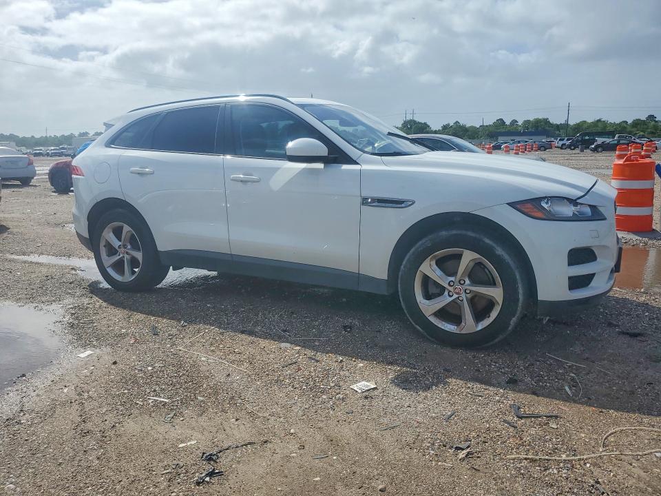 2017 Jaguar F-pace VIN SADCJ2BV1HA074469 COPART salvage auction — MINOR DENT/SCRATCHES, Tx - Certificate Of Title, sold $3,900 on 2026-07-09 (photo 4)