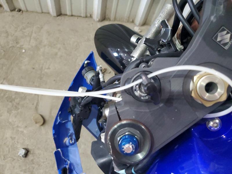 2007 Suzuki Gsx-r1000 VIN JS1GT77A672106071 COPART salvage auction — ROLLOVER, KY - BILL OF SALE/PART ONLY/NO TITL, sold $2,900 on 2026-07-15 (photo 8)