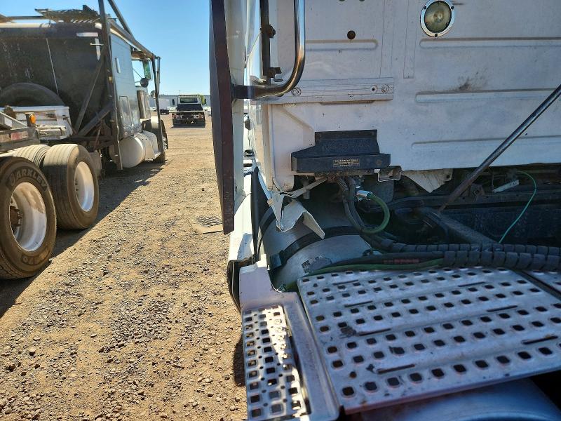 2016 Volvo VIN 4V4NC9EH7GN934710 COPART salvage auction — MECHANICAL, Az - Certificate Of Title, sold $6,000 on 2026-07-19 (photo 9)