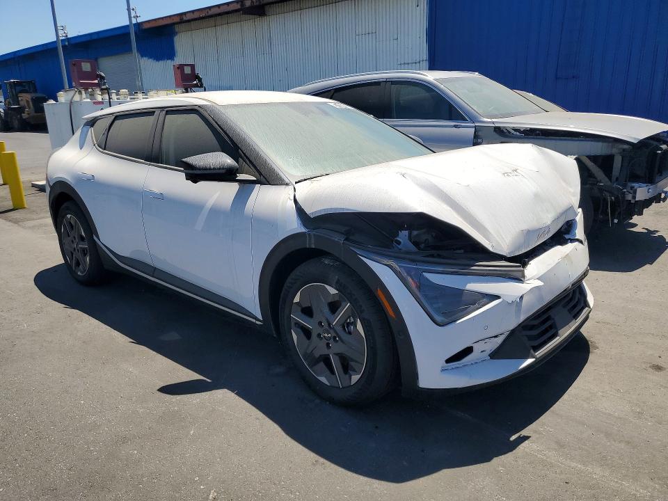 2025 Kia Ev6 VIN 5XYC34JAXSG011071 COPART salvage auction — FRONT END, CA - CERTIFICATE OF TITLE, sold $9,200 on 2026-07-07 (photo 4)
