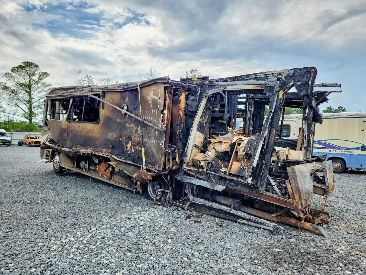2007 Freightliner Chassis VIN 4UZACHCY47CZ45064 COPART salvage auction — Burn, GA - BILL OF SALE - PARTS ONLY, sold $100 on 2026-09-15 (photo 3)