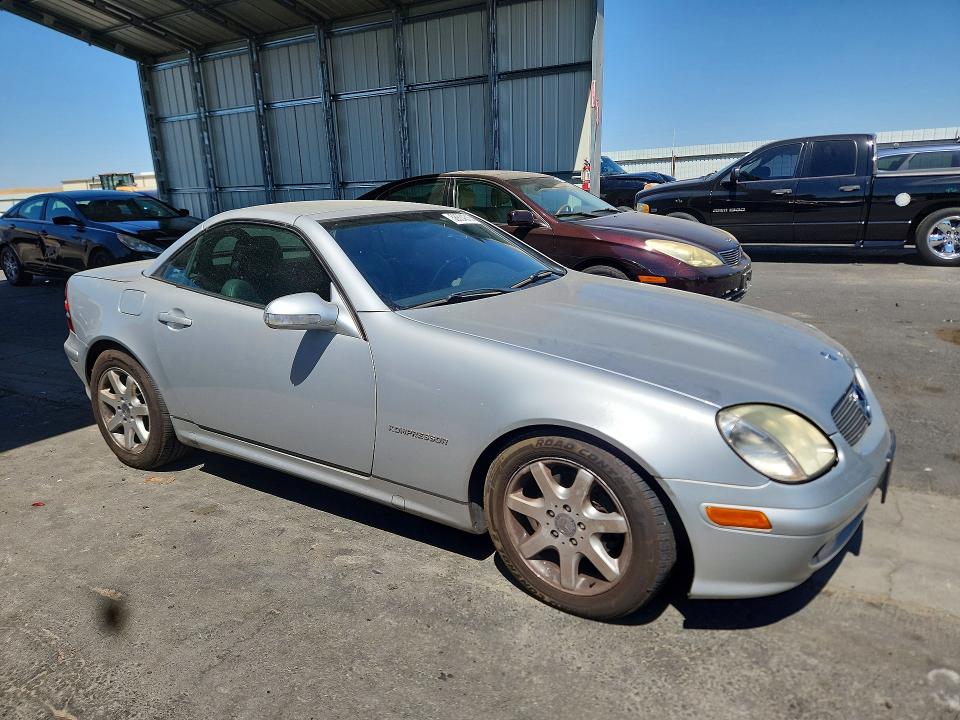 2002 Mercedes-benz Slk-klasse VIN WDBKK49F62F252545 COPART salvage auction — FRONT END, Ca - Salvage Certificate, sold $475 on 2026-07-13 (photo 4)