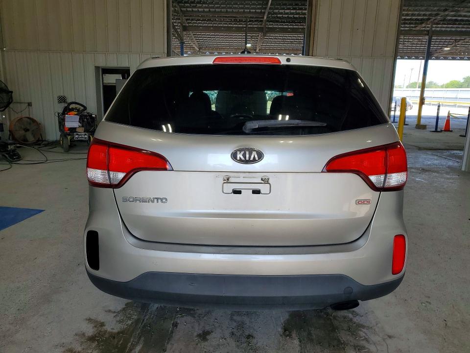 2015 Kia Sorento VIN 5XYKT3A61FG621447 COPART salvage auction — WATER/FLOOD, Tx - Salvage Title-Flood Damage, sold $1,050 on 2026-07-07 (photo 6)