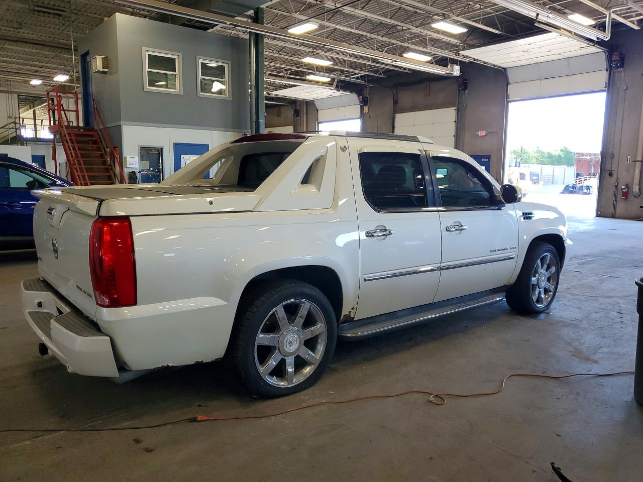2011 Cadillac Escalade EXT VIN 3GYT4MEFXBG194230 COPART salvage auction — Mechanical, VA - CERTIFICATE OF TITLE, sold $2,800 on 2026-07-09 (photo 3)