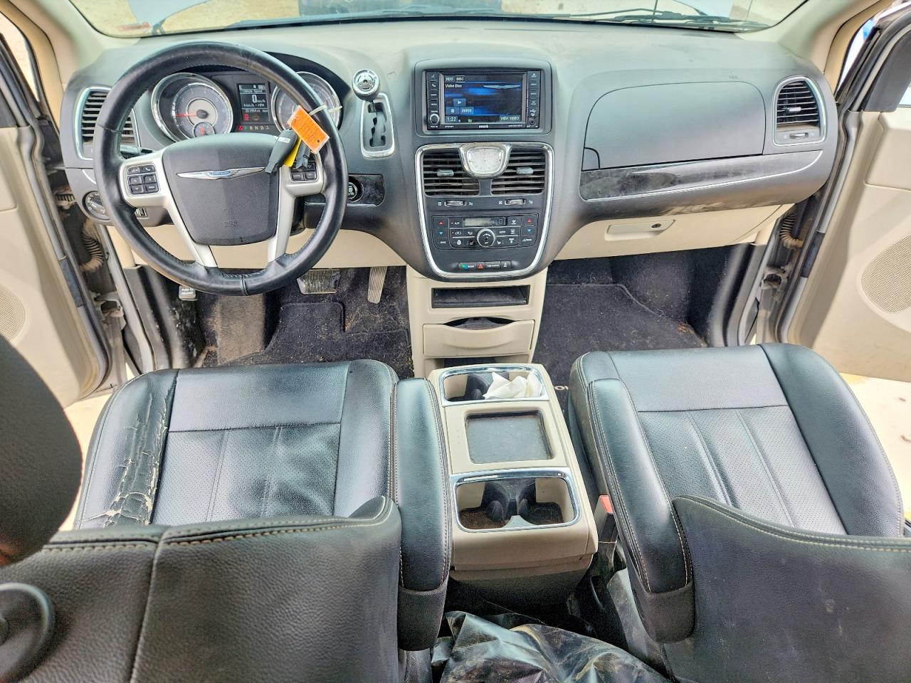 2015 Chrysler Town & Country VIN 2C4RC1CG0FR676654 COPART salvage auction — Mechanical, MO - DEALER ONLY CLEAN TITLE, sold $750 on 2026-07-09 (photo 8)