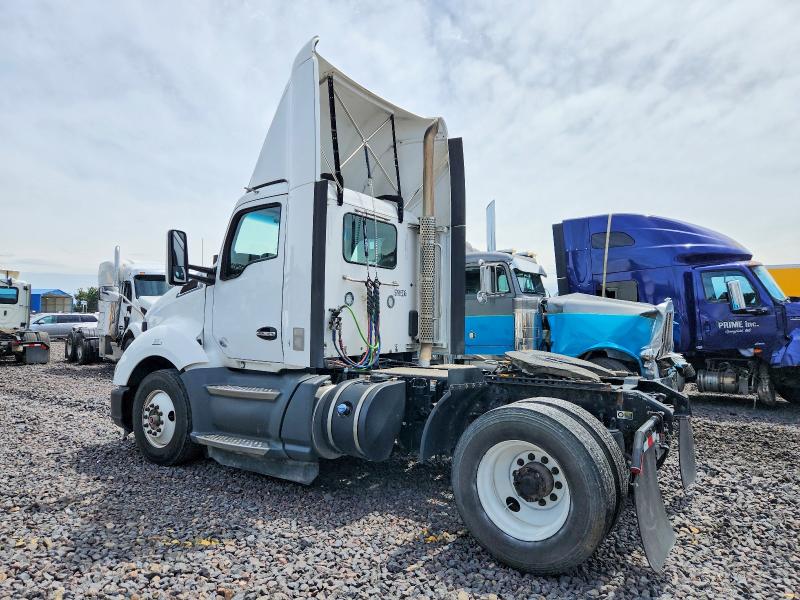 2021 Kenworth T680 VIN 1XKYA48X5MJ440616 COPART salvage auction — NORMAL WEAR, IN - CERTIFICATE OF TITLE, sold $8,000 on 2026-07-07 (photo 3)