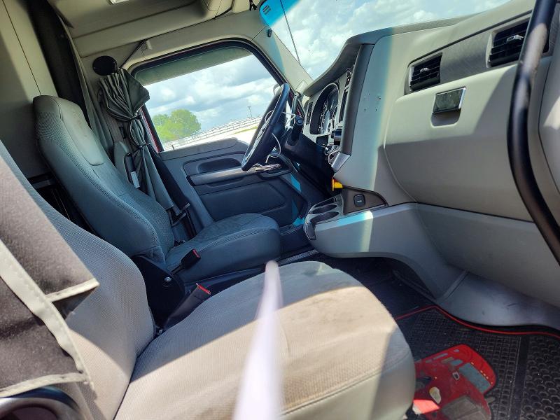 2019 Kenworth T680 VIN 1XKYDP9X9KJ277344 COPART salvage auction — MINOR DENT/SCRATCHES, TX - CERTIFICATE OF TITLE, sold $16,500 on 2026-07-30 (photo 5)