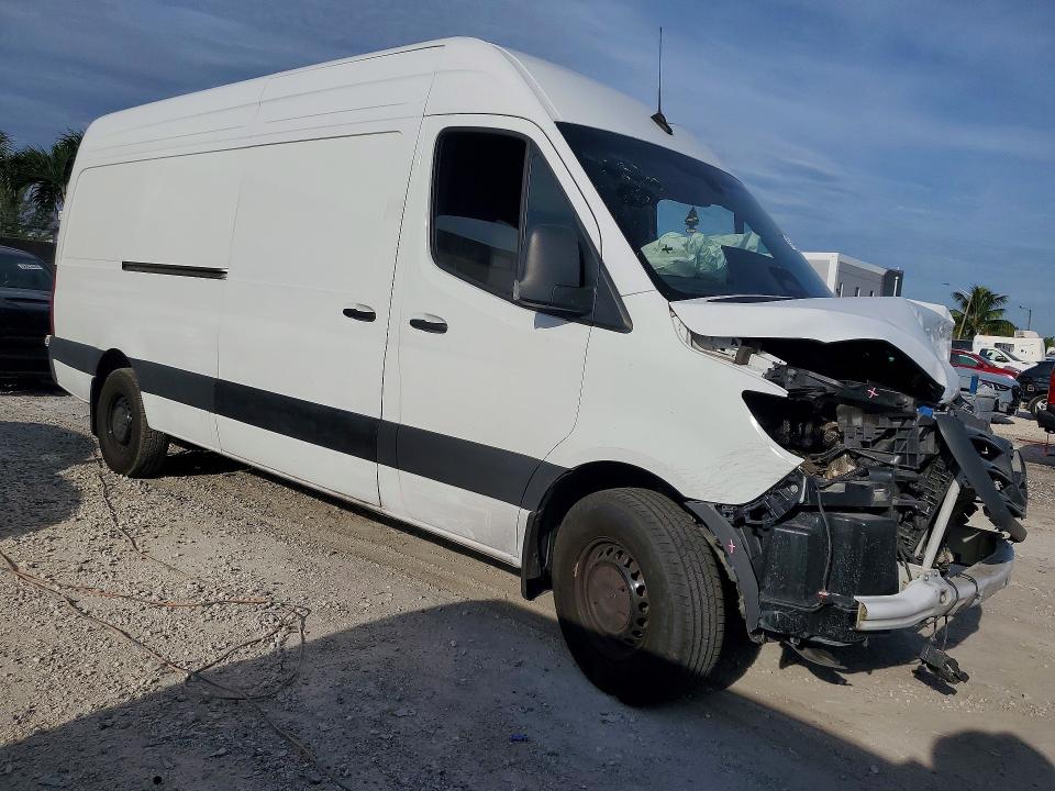 2025 Mercedes-benz Sprinter VIN W1Y4KCHY2SP755728 COPART salvage auction — FRONT END, Fl - Cert Of Title Slvg Rebuildable, sold $2,450 on 2026-07-29 (photo 4)