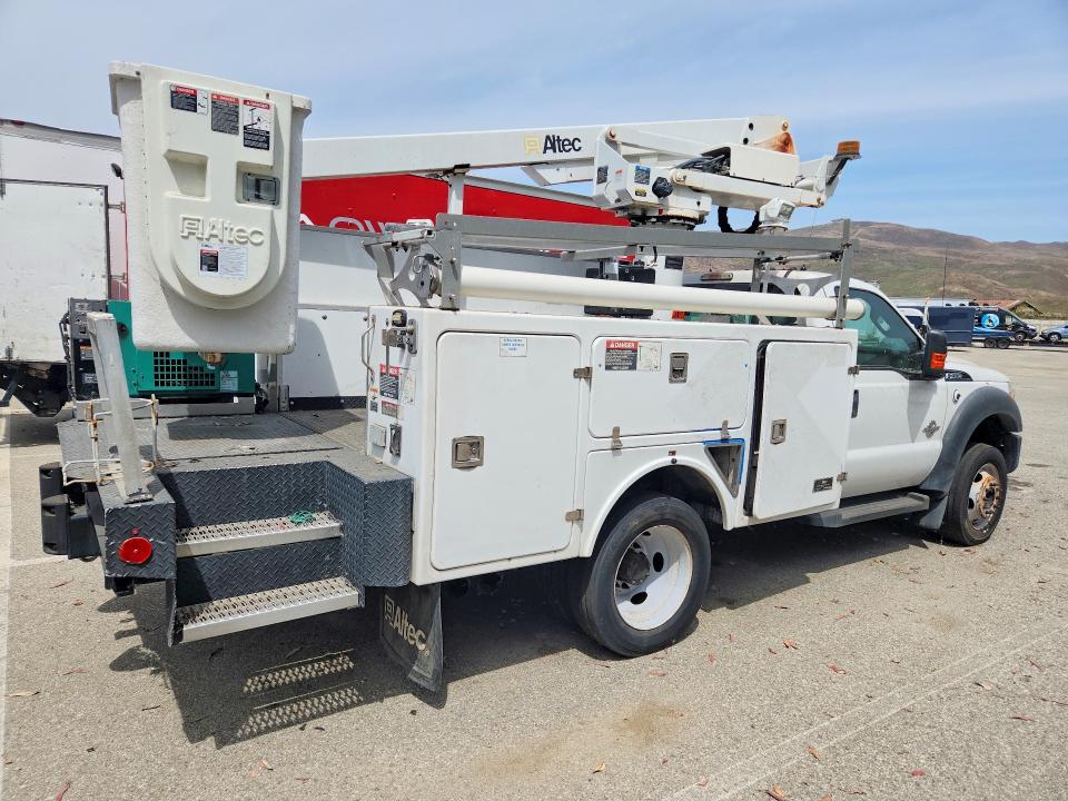 2014 Ford F-450 VIN 1FDUF4GT5EEA94440 COPART salvage auction — MINOR DENT/SCRATCHES, OH - CERTIFICATE OF TITLE, sold $9,700 on 2026-07-27 (photo 3)