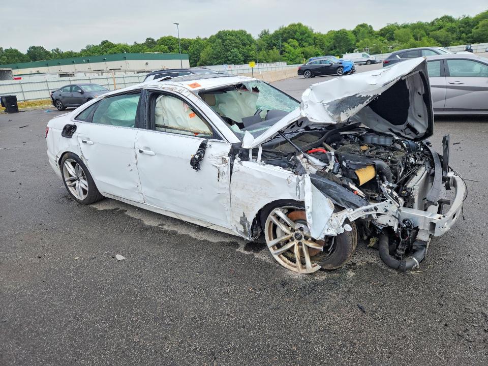 2024 Audi A4 VIN WAUEAAF41RA051871 COPART salvage auction — ROLLOVER, AZ - CERT OF TITLE- NON REPAIR, sold $850 on 2026-07-29 (photo 4)