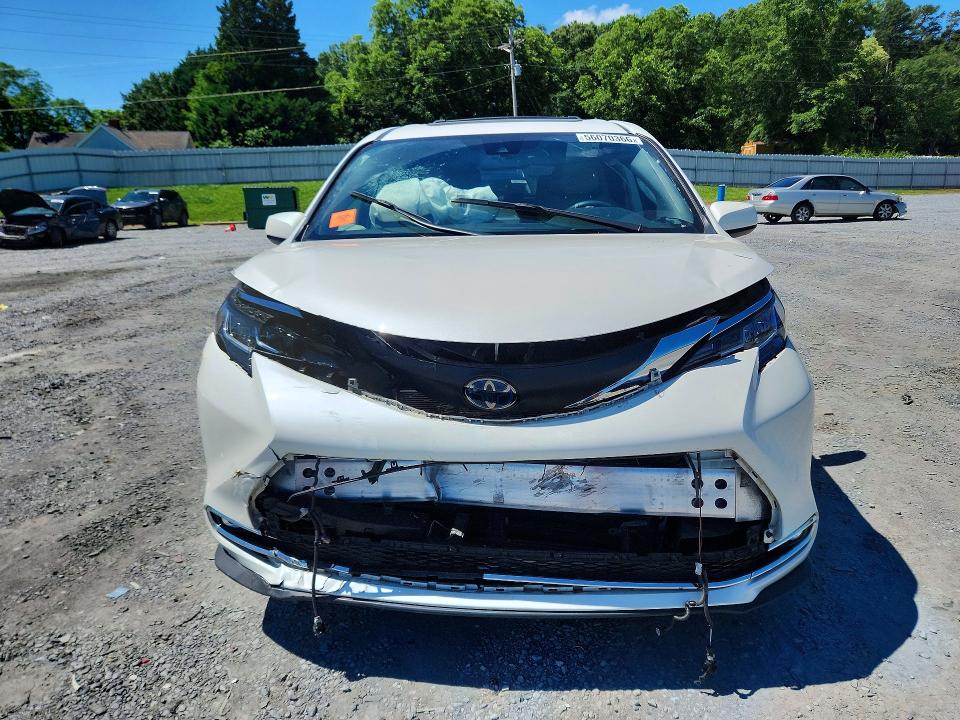 2021 Toyota Sienna VIN 5TDYRKEC6MS026628 COPART salvage auction — FRONT END, Nc - Salvage Certificate Of Title, sold $11,300 on 2026-08-19 (photo 5)