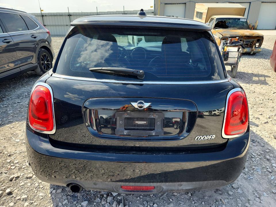 2016 Mini VIN WMWXP5C58G3B77015 COPART salvage auction — MINOR DENT/SCRATCHES, IL - SALVAGE CERTIFICATE, sold $725 on 2026-08-03 (photo 6)