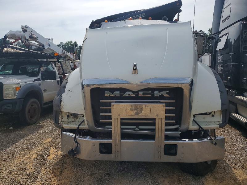 2021 Mack Granite VIN 1M2GR4GC5MM023764 COPART salvage auction — ROLLOVER, AL - CERT OF TITLE-SALVAGE TITLE (P), sold $5,100 on 2026-07-09 (photo 9)