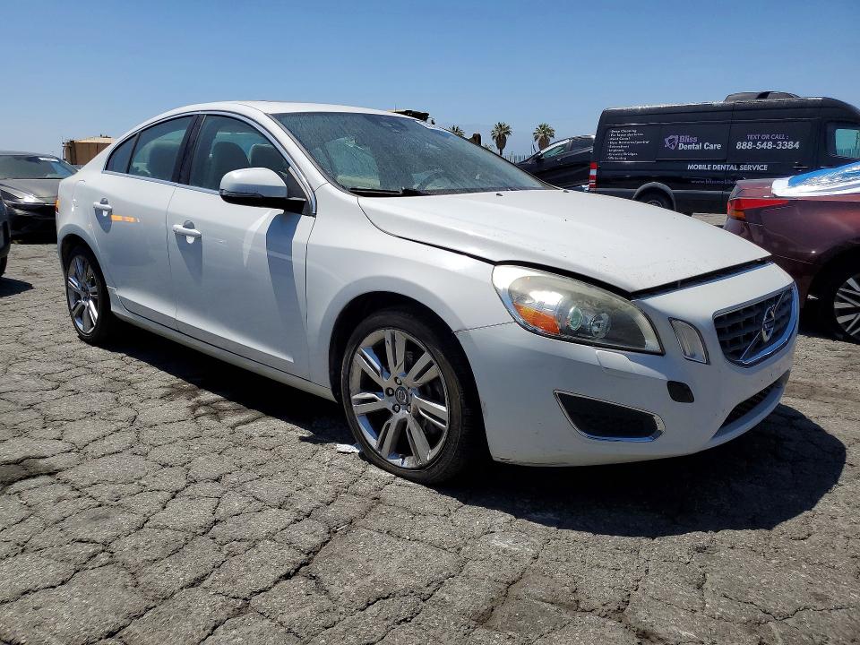 2011 Volvo S60 VIN YV1902FH5B2006538 COPART salvage auction — MINOR DENT/SCRATCHES, Ca - Dis/Dlr/Exp Only Clean Title, sold $500 on 2026-07-06 (photo 4)