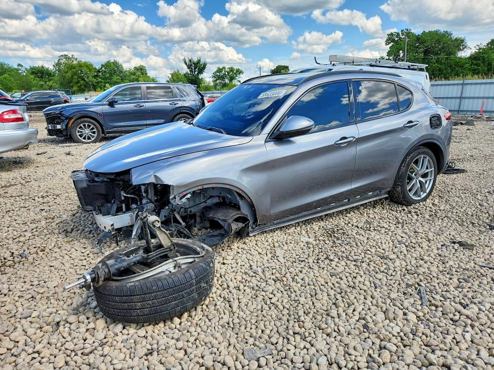 2018 Alfa romeo Stelvio VIN ZASFAKNN3J7C10647 COPART salvage auction — FRONT END, Il - Salvage Certificate, sold $1,100 on 2026-08-21 (photo 1)