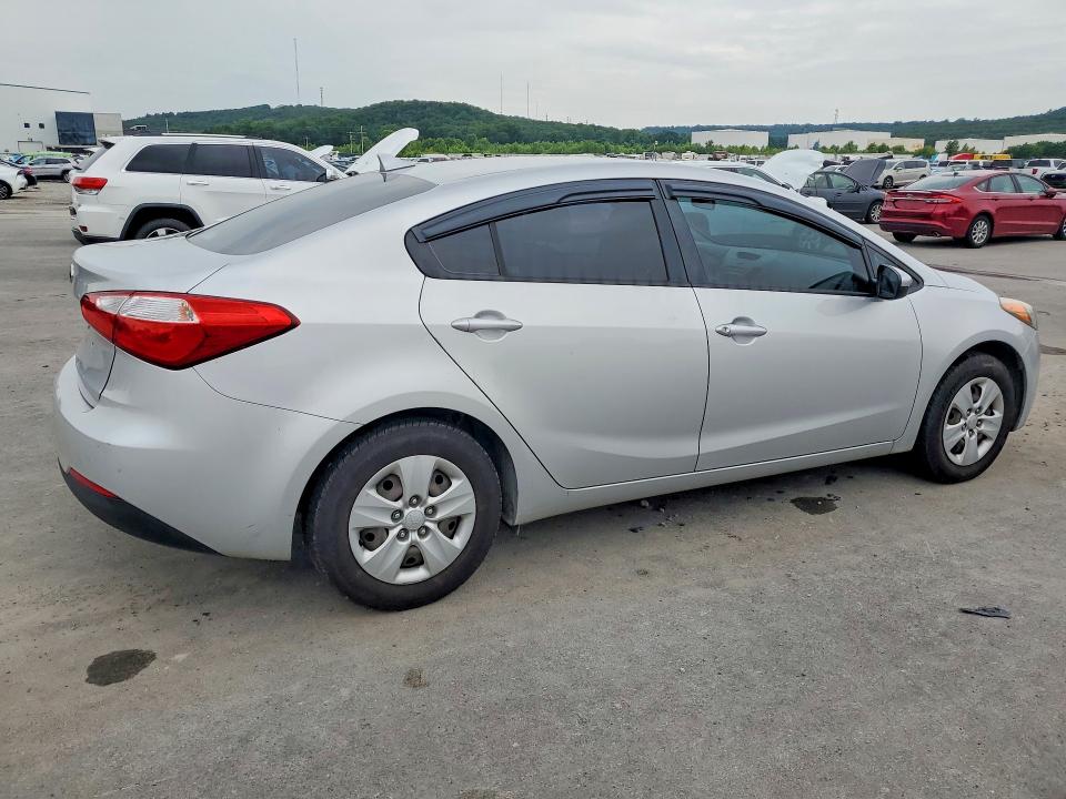 2015 Kia Forte VIN KNAFK4A60F5378245 COPART salvage auction — HAIL, OK - CERT OF TITLE-SALVAGE, sold $825 on 2026-07-24 (photo 3)