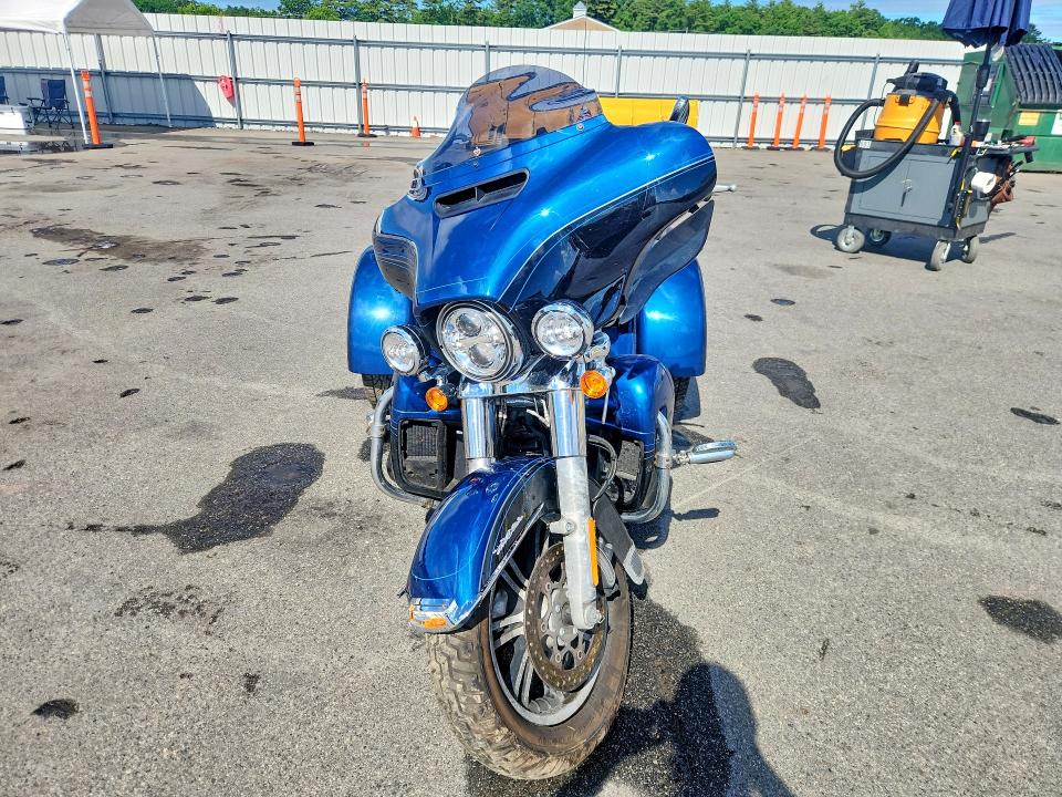 2018 Harley-davidson Tri glide ultra VIN 1HD1MDD19JB854220 COPART salvage auction — FRONT END, ME - CERT OF TITLE-SALVAGE COLLISIO, sold $7,500 on 2026-08-07 (photo 2)