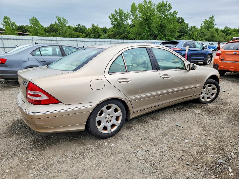 2005 Mercedes-benz C class VIN WDBRF81J55F595068 COPART salvage auction — NORMAL WEAR, MA - CERTIFICATE OF TITLE (P), sold $425 on 2026-07-29 (photo 3)