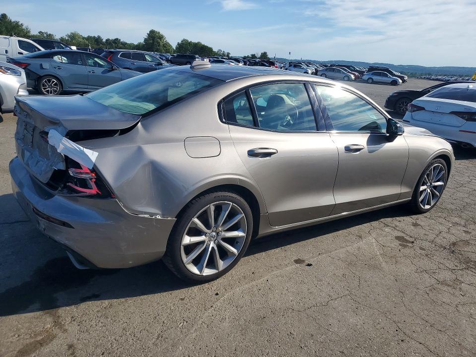 2021 Volvo VIN 7JR102TZ3MG123039 COPART salvage auction — REAR END, Pa - Certificate Of Salvage, sold $5,200 on 2026-07-02 (photo 3)
