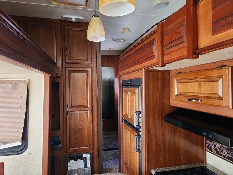 2014 Keystone rv Cougar VIN 4YDF28026E2501178 COPART salvage auction — ROOF, TX - CERT OF TITLE-REBUILT SALVAGE (P), sold $5,500 on 2026-09-03 (photo 5)