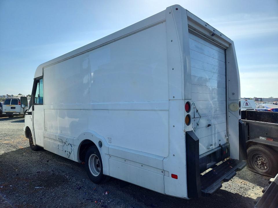 2016 Isuzu Npr VIN JALB4T172G7W00366 COPART salvage auction — MINOR DENT/SCRATCHES, Ca - Dis/Dlr/Exp Only Clean Title, sold $125 on 2026-07-09 (photo 2)