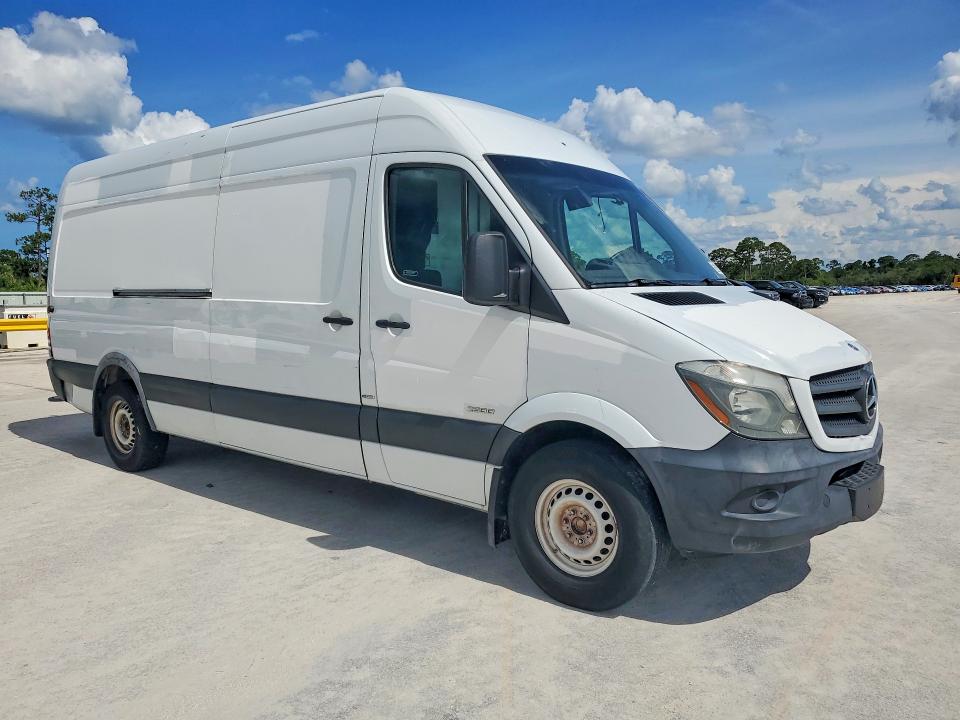 2016 Mercedes-benz Sprinter VIN WD3PE8DD8GP250271 COPART salvage auction — MINOR DENT/SCRATCHES, Fl - Certificate Of Title, sold $3,500 on 2026-08-02 (photo 4)