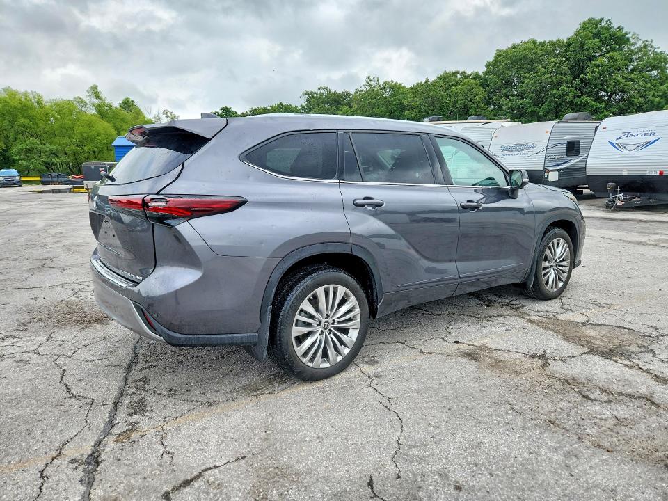 2024 Toyota Highlander VIN 5TDKDRBH7RS528701 COPART salvage auction — HAIL, Mo - Salvage Certificate Of Title, sold $14,200 on 2026-07-29 (photo 3)