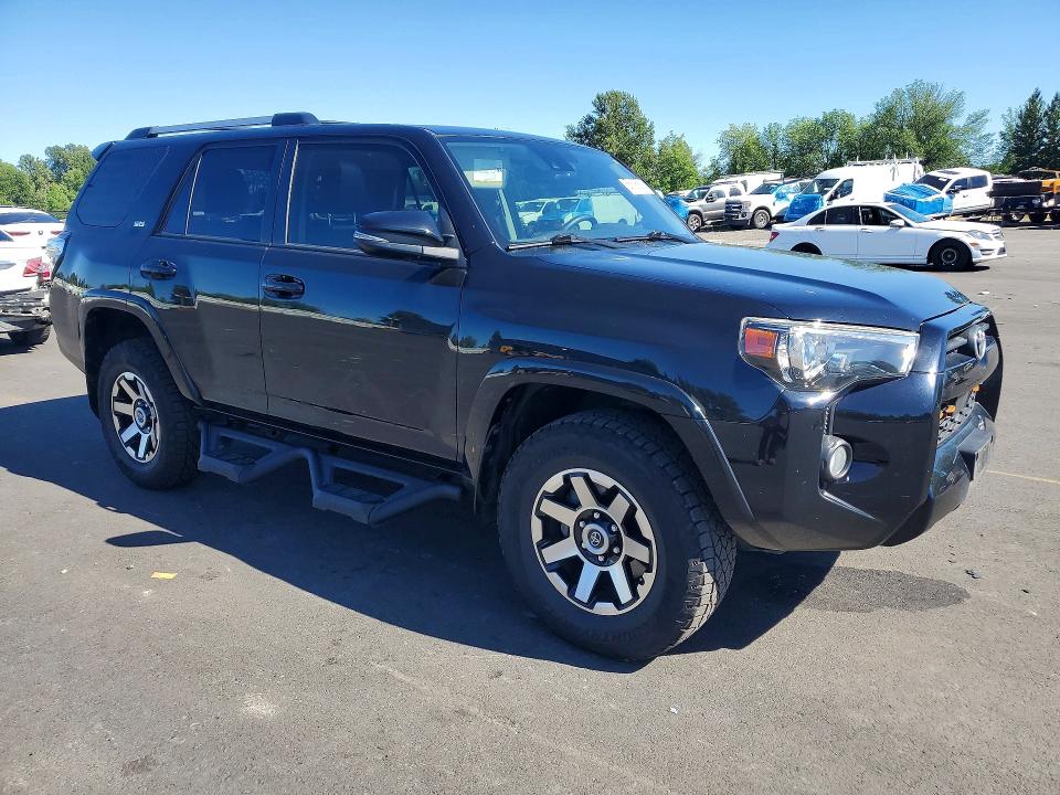 2020 Toyota 4runner VIN JTEBU5JR0L5800789 COPART salvage auction — SIDE, Or - Salvage Title Certificate, sold $9,200 on 2026-07-29 (photo 4)