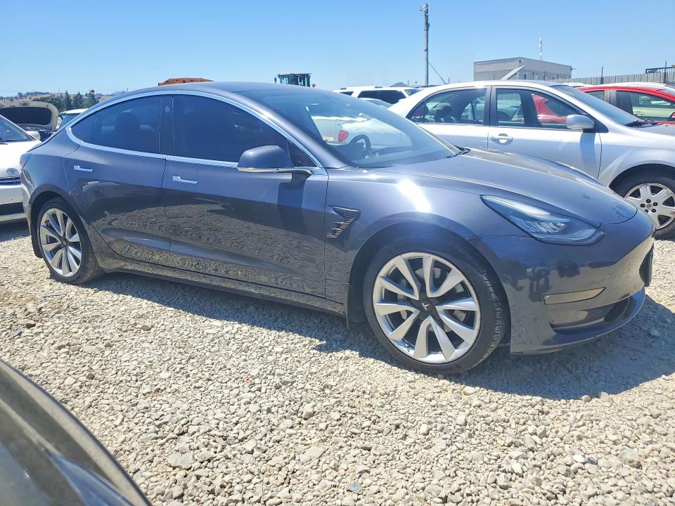2018 Tesla VIN 5YJ3E1EA6JF033268 COPART salvage auction — REAR END, CA - SALVAGE CERTIFICATE, sold $1,050 on 2026-07-28 (photo 4)