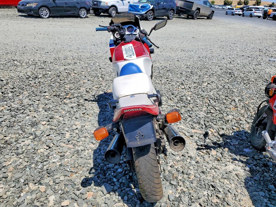 1983 Honda Vf750 VIN JH2RC1506DM004881 COPART salvage auction — MINOR DENT/SCRATCHES, Ca - Dis/Dlr/Exp Only Clean Title, sold $175 on 2026-07-13 (photo 4)