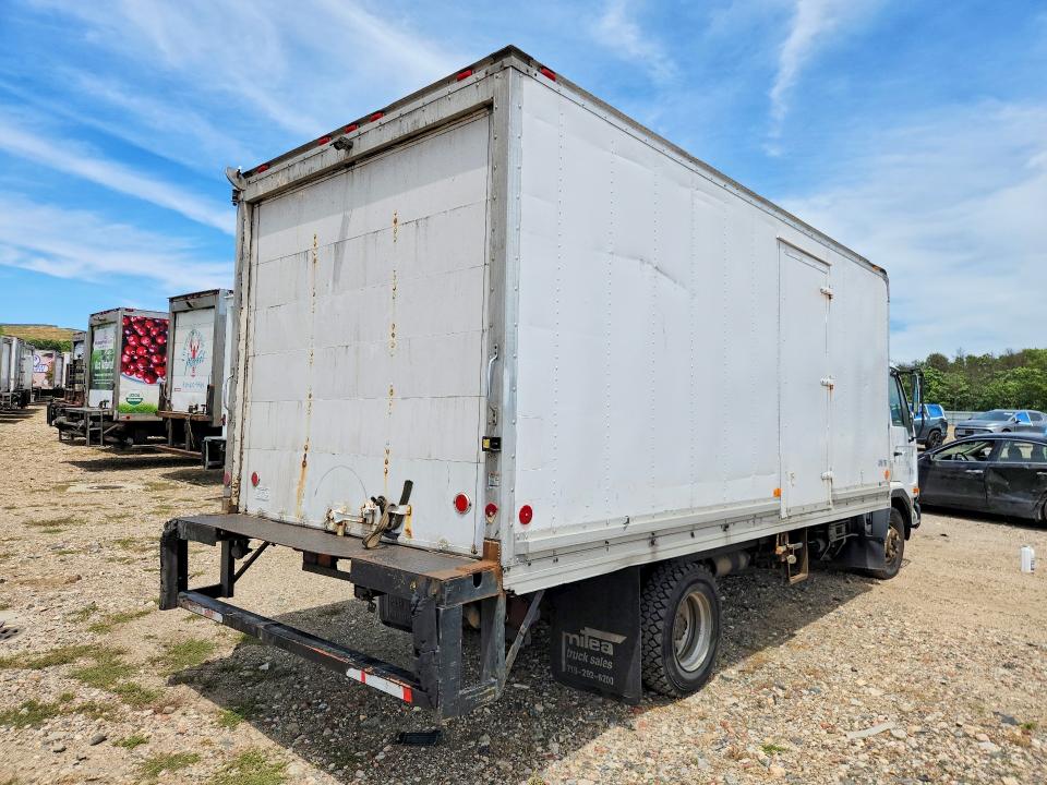 2005 Nissan diesel Ud1800 cs VIN JNAMC50H15AG50183 COPART salvage auction — MINOR DENT/SCRATCHES, Nj - Certificate Of Title, sold $425 on 2026-07-28 (photo 3)