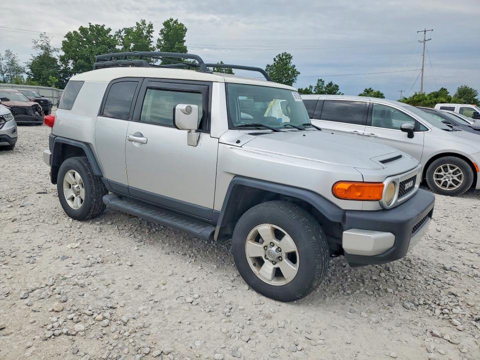 2007 Toyota Fj cruiser VIN JTEBU11F770012013 COPART salvage auction — NORMAL WEAR, Mi - Dealer Only Clean Title, sold $3,650 on 2026-07-18 (photo 4)