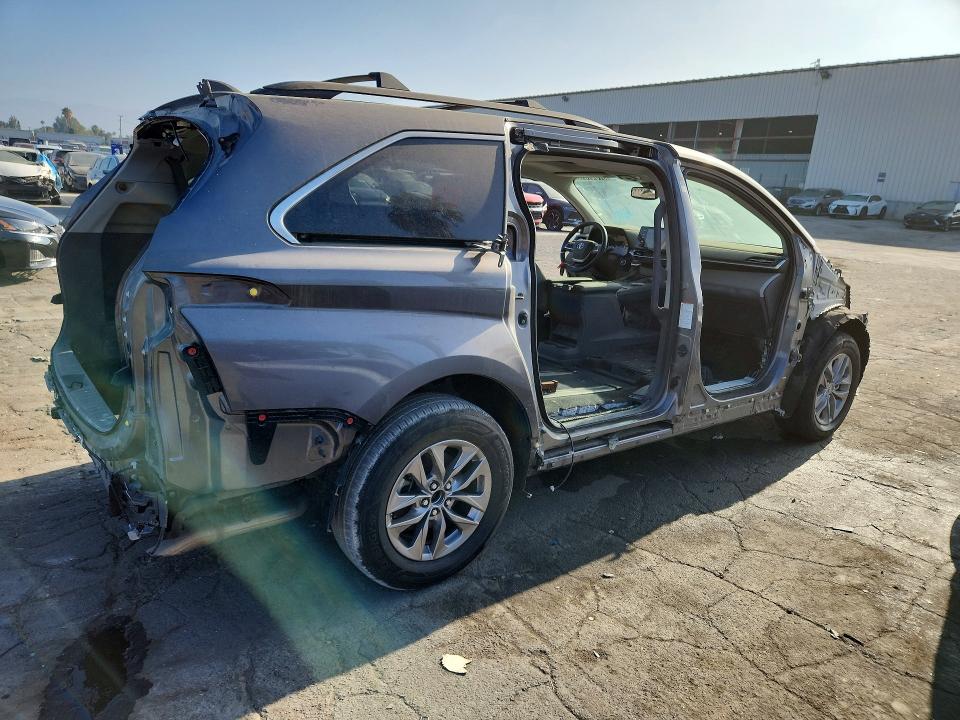 2023 Toyota Sienna VIN 5TDYRKEC4PS146299 COPART salvage auction — STRIPPED, CA - SALVAGE CERTIFICATE, sold $6,000 on 2026-07-28 (photo 3)